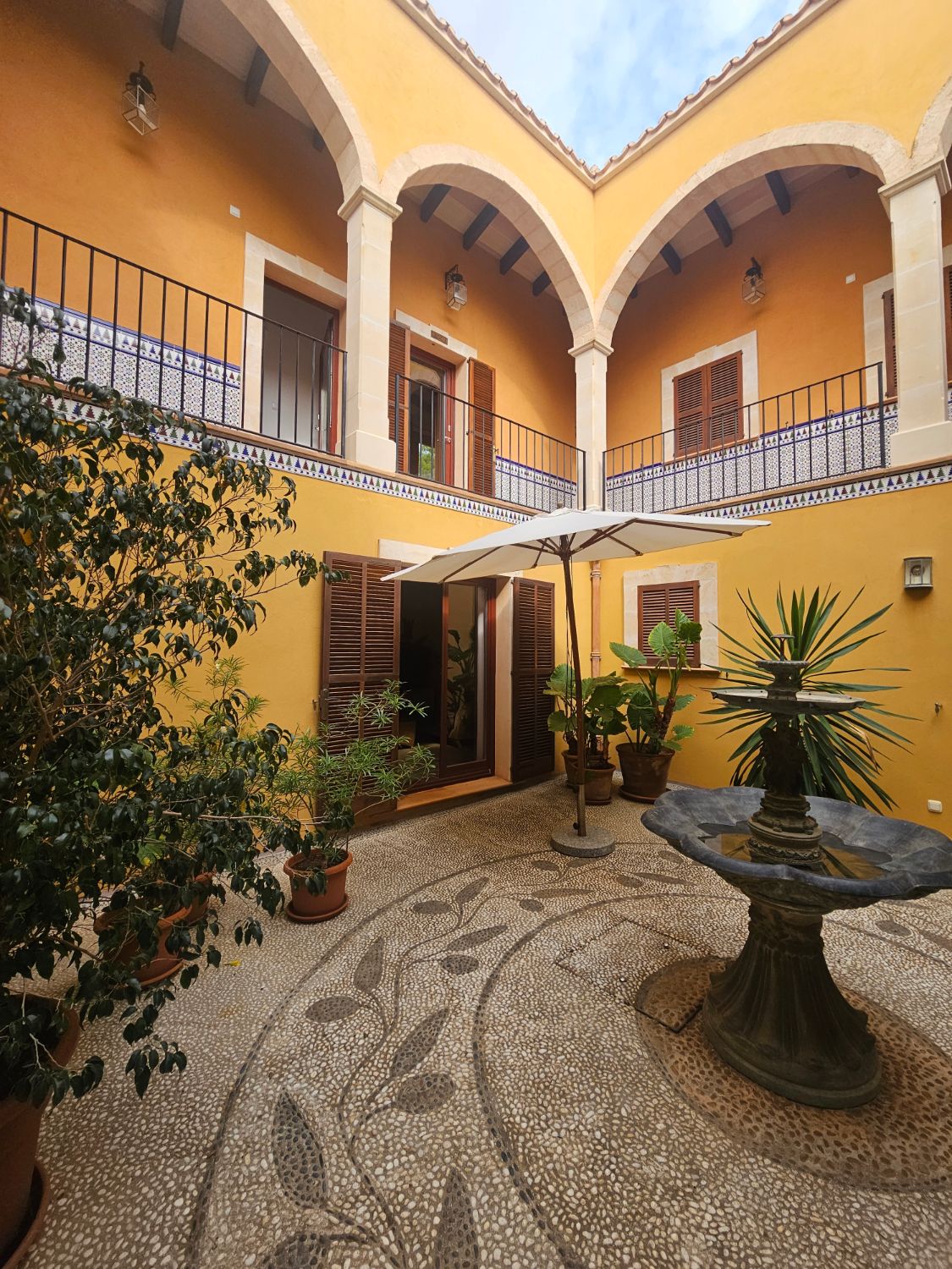 Finca Innenhof mit Brunnen